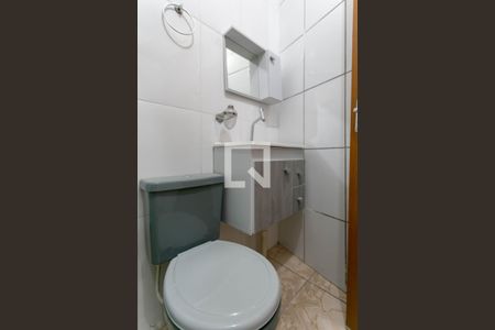 Banheiro de casa para alugar com 1 quarto, 55m² em Vista do Sol, Belo Horizonte