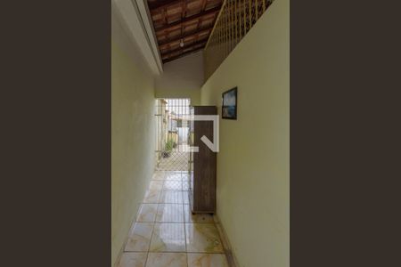 Casa à venda com 600m², 3 quartos e 2 vagas Casa à venda com 600m², 3 quartos e 2 vagasEdícula- 2