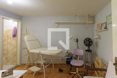 Casa à venda com 600m², 3 quartos e 2 vagas Casa à venda com 600m², 3 quartos e 2 vagasEdícula- Suíte