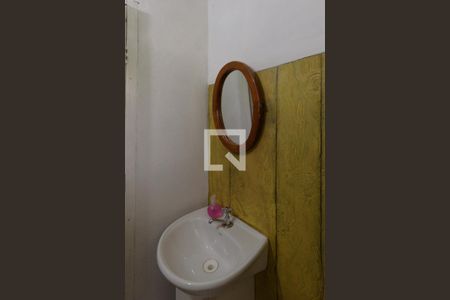 Casa à venda com 600m², 3 quartos e 2 vagas Casa à venda com 600m², 3 quartos e 2 vagasEdícula- Suíte