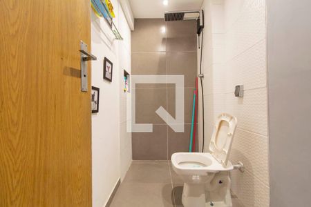 Banheiro de apartamento à venda com 1 quarto, 37m² em Vila Paranaguá, São Paulo