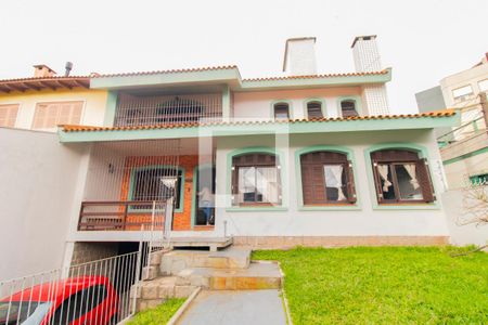 Casa à venda com 400m², 4 quartos e 3 vagas Casa à venda com 400m², 4 quartos e 3 vagasFachada