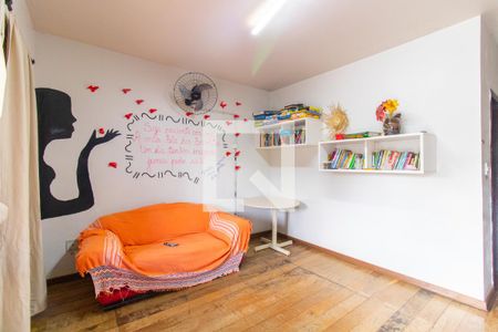 Sala de casa à venda com 4 quartos, 400m² em Cristal, Porto Alegre