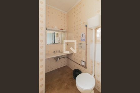 Casa à venda com 400m², 4 quartos e 3 vagas Casa à venda com 400m², 4 quartos e 3 vagasBanheiro 2