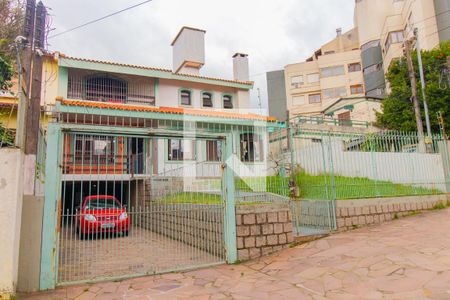 Casa à venda com 400m², 4 quartos e 3 vagas Casa à venda com 400m², 4 quartos e 3 vagasFachada