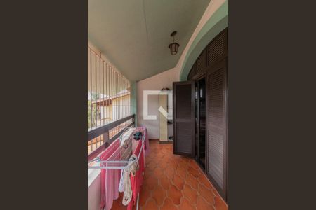 Casa à venda com 400m², 4 quartos e 3 vagas Casa à venda com 400m², 4 quartos e 3 vagasVaranda