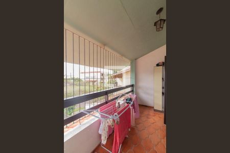 Casa à venda com 400m², 4 quartos e 3 vagas Casa à venda com 400m², 4 quartos e 3 vagasVaranda