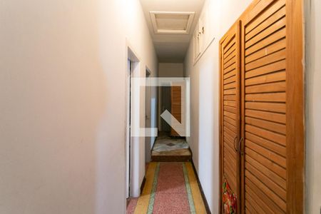 Casa à venda com 360m², 8 quartos e 3 vagasCorredor