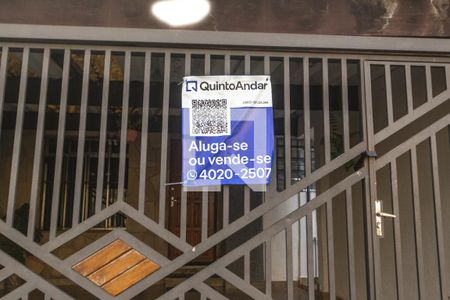 Casa à venda com 120m², 2 quartos e 2 vagas Casa à venda com 120m², 2 quartos e 2 vagasFachada