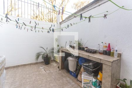 Casa à venda com 120m², 2 quartos e 2 vagas Casa à venda com 120m², 2 quartos e 2 vagasQuintal