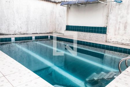 Casa para alugar com 70m², 2 quartos e 1 vagaÁrea comum - Piscina