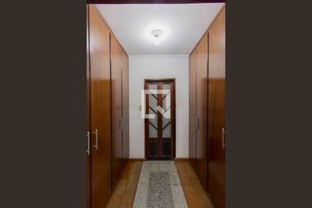 Casa à venda com 230m², 3 quartos e 4 vagasCloset Suíte 