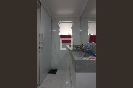 Banheiro da Suíte de casa para alugar com 2 quartos, 180m² em Parque Monte Alegre, Taboão da Serra