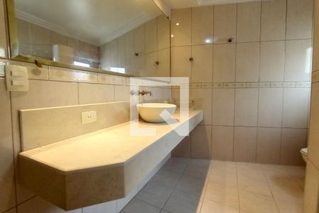 Casa à venda com 300m², 3 quartos e 3 vagasBanheiro da Suíte 1