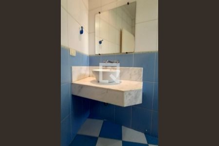 Casa à venda com 300m², 3 quartos e 3 vagasBanheiro da Suíte 2