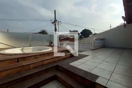 Casa à venda com 300m², 3 quartos e 3 vagasJacuzzi - Sacada