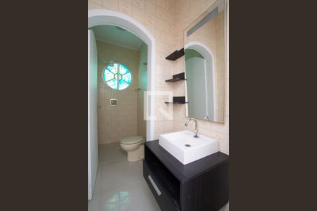 Casa à venda com 200m², 3 quartos e 4 vagas Casa à venda com 200m², 3 quartos e 4 vagasBanheiro Social