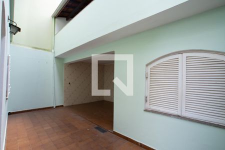 Casa à venda com 200m², 3 quartos e 4 vagas Casa à venda com 200m², 3 quartos e 4 vagasQuintal