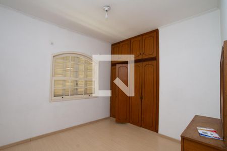 Casa à venda com 200m², 3 quartos e 4 vagas Casa à venda com 200m², 3 quartos e 4 vagasQuarto 2