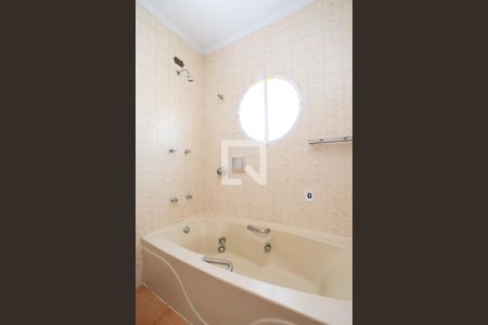 Casa à venda com 200m², 3 quartos e 4 vagas Casa à venda com 200m², 3 quartos e 4 vagasBanheira