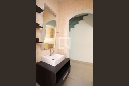 Casa à venda com 200m², 3 quartos e 4 vagas Casa à venda com 200m², 3 quartos e 4 vagasBanheiro Social