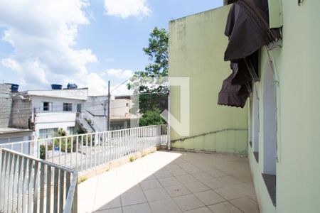 Casa à venda com 200m², 3 quartos e 4 vagas Casa à venda com 200m², 3 quartos e 4 vagasVaranda