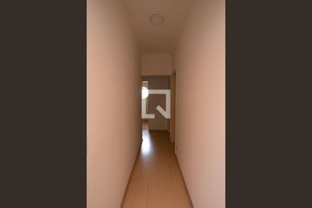 Casa à venda com 200m², 3 quartos e 4 vagas Casa à venda com 200m², 3 quartos e 4 vagasCorredor