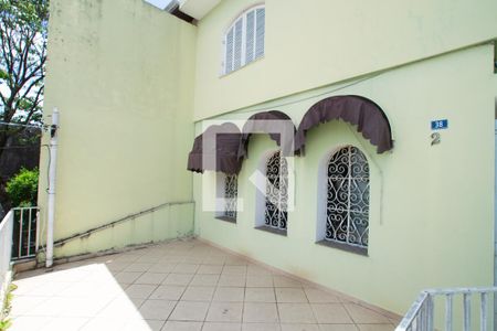 Casa à venda com 200m², 3 quartos e 4 vagas Casa à venda com 200m², 3 quartos e 4 vagasVaranda