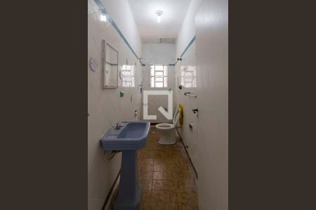 Banheiro de casa de condomínio para alugar com 2 quartos, 30m² em Chácara Inglesa, São Paulo