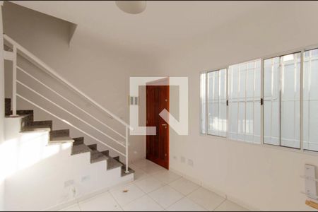 Sala de casa para alugar com 2 quartos, 52m² em Vila Ré, São Paulo