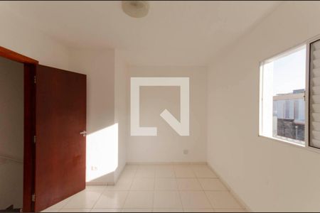 Quarto 1 de casa para alugar com 2 quartos, 52m² em Vila Ré, São Paulo