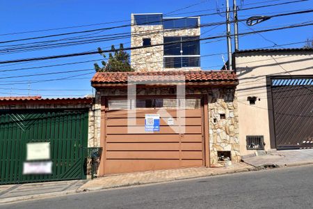 Casa à venda com 260m², 4 quartos e 8 vagasFachada