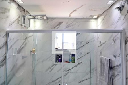 Casa à venda com 260m², 4 quartos e 8 vagasSuíte 1 - Banheiro