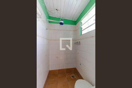 Casa à venda com 200m², 2 quartos e 3 vagas Casa à venda com 200m², 2 quartos e 3 vagasBanhero de Serviço