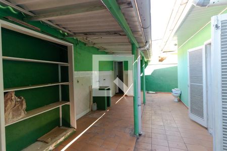 Casa à venda com 200m², 2 quartos e 3 vagas Casa à venda com 200m², 2 quartos e 3 vagasQuintal