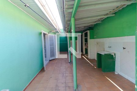 Casa à venda com 200m², 2 quartos e 3 vagas Casa à venda com 200m², 2 quartos e 3 vagasQuintal