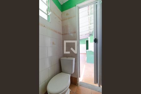 Casa à venda com 200m², 2 quartos e 3 vagas Casa à venda com 200m², 2 quartos e 3 vagasBanhero de Serviço