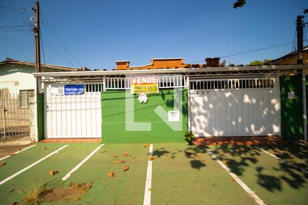 Casa à venda com 200m², 2 quartos e 3 vagas Casa à venda com 200m², 2 quartos e 3 vagasFachada