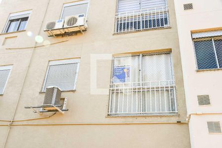 Apartamento à venda com 51m², 2 quartos e 1 vagaPlaquinha Instalada na janela da sala