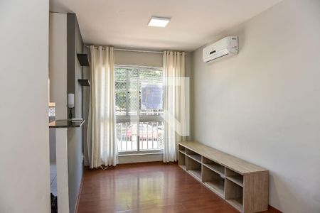Sala de apartamento à venda com 2 quartos, 51m² em Jardim Itu Sabará, Porto Alegre