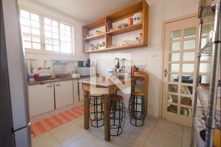 Casa à venda com 384m², 5 quartos e 4 vagasCozinha - Casa 02