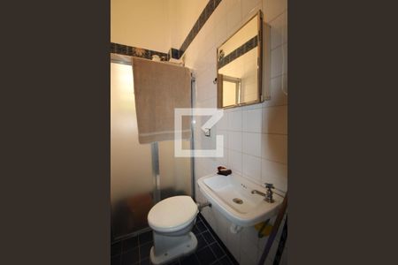 Casa à venda com 360m², 3 quartos e 3 vagasPavimento inferior - Banheiro de Serviço