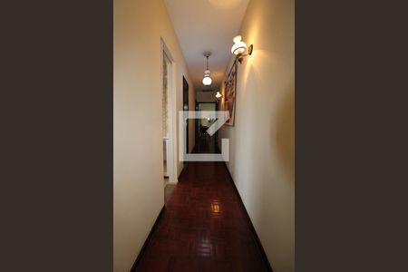 Casa à venda com 360m², 3 quartos e 3 vagasCorredor