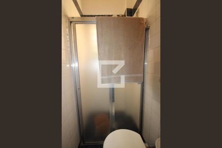 Casa à venda com 360m², 3 quartos e 3 vagasPavimento inferior - Banheiro de Serviço