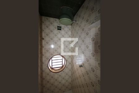 Casa à venda com 360m², 3 quartos e 3 vagasPavimento inferior - Banheiro