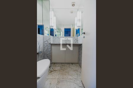 Lavabo de apartamento para alugar com 2 quartos, 230m² em Cerqueira César, São Paulo