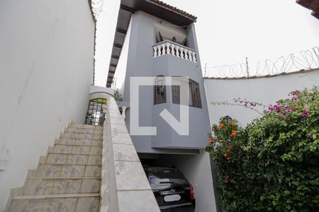 Casa à venda com 450m², 5 quartos e 4 vagas Casa à venda com 450m², 5 quartos e 4 vagasFachada