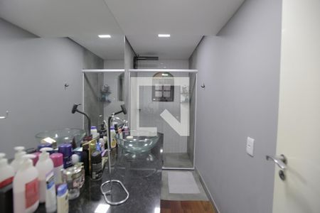 Casa à venda com 450m², 5 quartos e 4 vagas Casa à venda com 450m², 5 quartos e 4 vagasBanheiro da Suíte 4