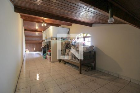 Casa à venda com 450m², 5 quartos e 4 vagas Casa à venda com 450m², 5 quartos e 4 vagasSotão