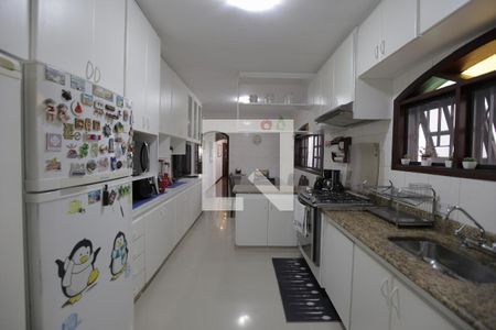 Casa à venda com 450m², 5 quartos e 4 vagas Casa à venda com 450m², 5 quartos e 4 vagasCozinha